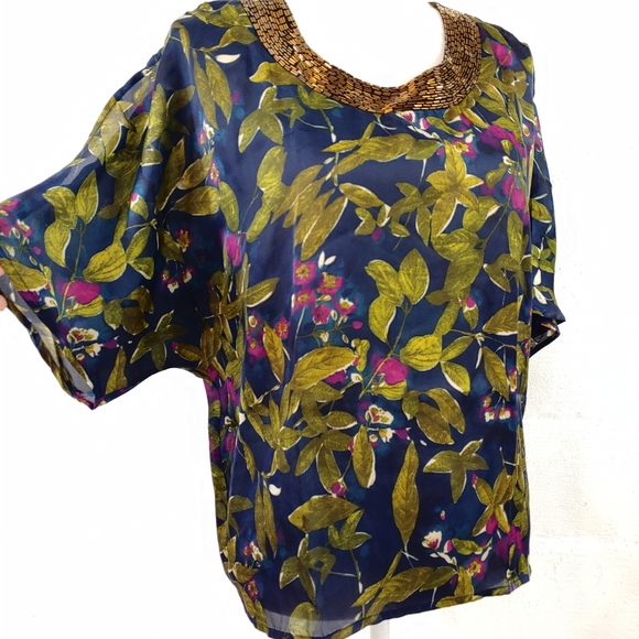 COLLECTIVE CONCEPT EMBELLISHED PULLOVER TOP (a388) - Picture 14 of 14